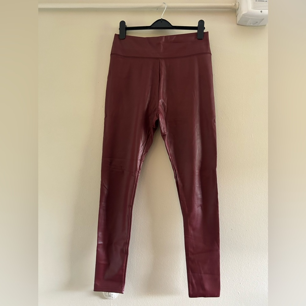Pre owned, overall in good condition, please reference pictures. Used once